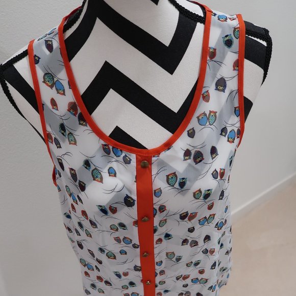 Sleeveless Top - Picture 3 of 7